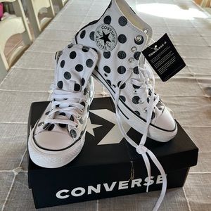 Polka dot converse high top